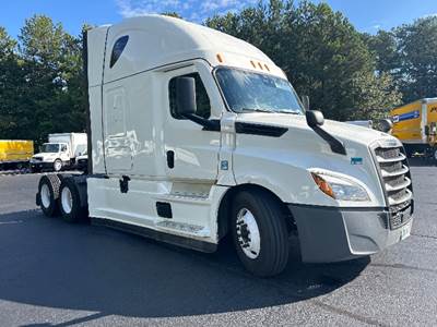 Freightliner Cascadia 126 Sleeper Semi Truck - 72" Integral Sleeper, 455HP, 12 Speed Automatic