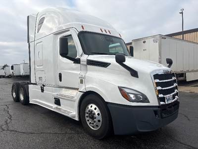 Freightliner Cascadia 126 Sleeper Semi Truck - 72" Integral Sleeper, 455HP, 12 Speed Automatic