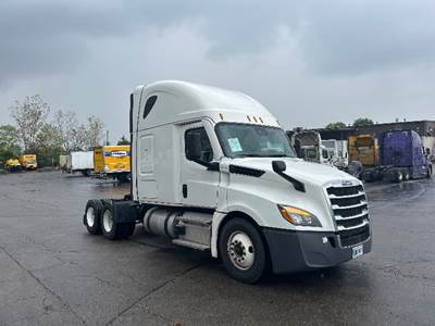 Freightliner Cascadia 126 Sleeper Semi Truck - 72" Integral Sleeper, 455HP, 12 Speed Automatic
