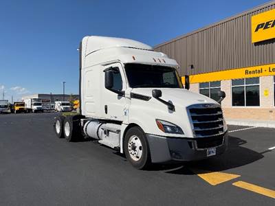 Freightliner Cascadia 126 Sleeper Semi Truck - 60" Integral Sleeper, 455HP, 10 Speed Manual