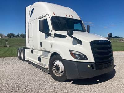 Freightliner Cascadia 126 Sleeper Semi Truck - 72" Integral Sleeper, 455HP, 12 Speed Automatic
