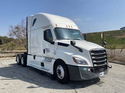 Freightliner Cascadia 126 Sleeper Semi Truck - 72" Integral Sleeper, 455HP, 12 Speed Automatic
