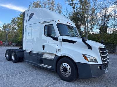 Freightliner Cascadia 126 Sleeper Semi Truck - 72" Integral Sleeper, 455HP, 12 Speed Automatic