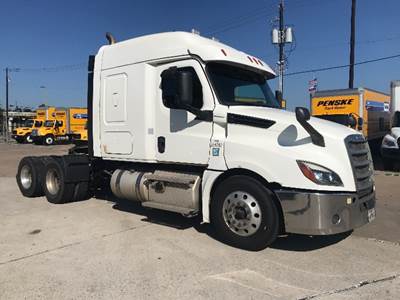 Freightliner Cascadia 126 Sleeper Semi Truck - 60" Integral Sleeper, 455HP, 12 Speed Automatic