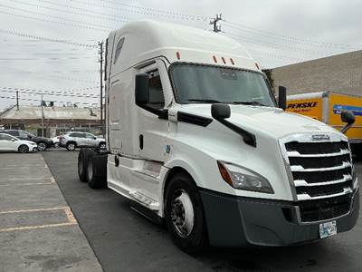 Freightliner Cascadia 126 Sleeper Semi Truck - 72" Integral Sleeper, 455HP, 12 Speed Automatic