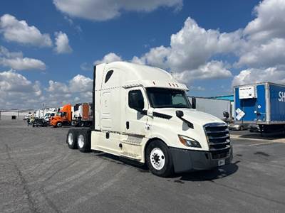 Freightliner Cascadia 126 Sleeper Semi Truck - 72" Integral Sleeper, 455HP, 12 Speed Automatic