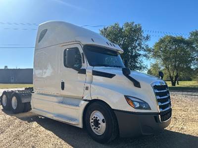 Freightliner Cascadia 126 Sleeper Semi Truck - 72" Integral Sleeper, 450HP, 10 Speed Manual