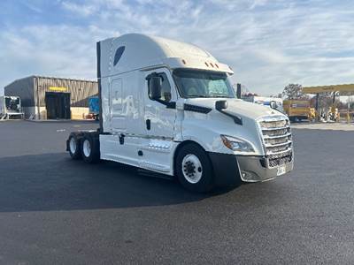 Freightliner Cascadia 126 Sleeper Semi Truck - 72" Integral Sleeper, 455HP, 12 Speed Automatic