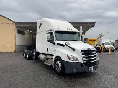 Freightliner Cascadia 126 Sleeper Semi Truck - 72" Integral Sleeper, 505HP, 12 Speed Automatic