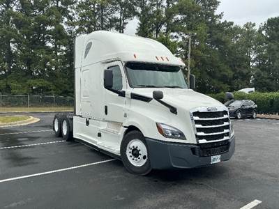 Freightliner Cascadia 126 Sleeper Semi Truck - 72" Integral Sleeper, Cummins 450HP, 13 Speed Automatic