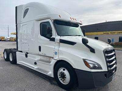 Freightliner Cascadia 126 Sleeper Semi Truck - 72" Integral Sleeper, Cummins 450HP, 13 Speed Automatic