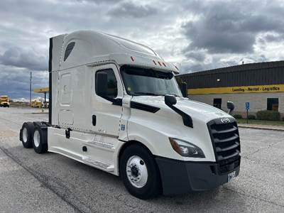 Freightliner Cascadia 126 Sleeper Semi Truck - 72" Integral Sleeper, Cummins 450HP, 13 Speed Automatic