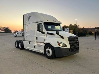 Freightliner Cascadia 126 Sleeper Semi Truck - 72" Integral Sleeper, Cummins 450HP, 13 Speed Automatic