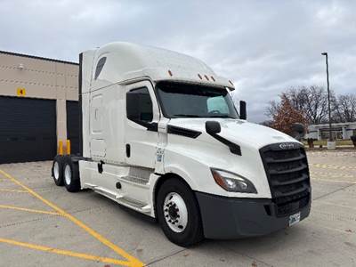 Freightliner Cascadia 126 Sleeper Semi Truck - 72" Integral Sleeper, Cummins 450HP, 13 Speed Automatic
