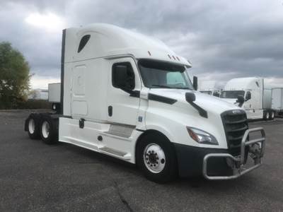 Freightliner Cascadia 126 Sleeper Semi Truck - 72" Integral Sleeper, Cummins 450HP, 13 Speed Automatic