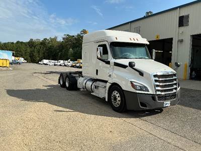 Freightliner Cascadia 126 Sleeper Semi Truck - 60" Integral Sleeper, 455HP, 12 Speed Automatic