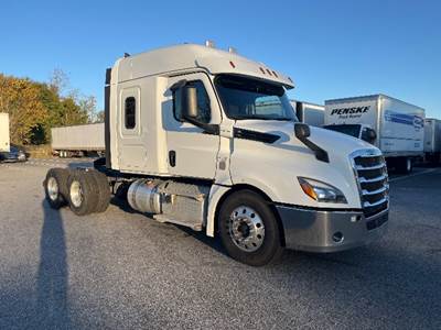 Freightliner Cascadia 126 Sleeper Semi Truck - 60" Integral Sleeper, 455HP, 12 Speed Automatic