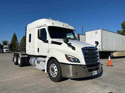 Freightliner Cascadia 126 Sleeper Semi Truck - 60" Integral Sleeper, 455HP, 12 Speed Automatic