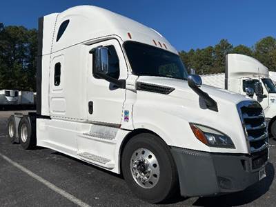 Freightliner Cascadia 126 Sleeper Semi Truck - 72" Integral Sleeper, 475HP, 10 Speed Manual