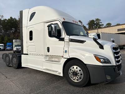 Freightliner Cascadia 126 Sleeper Semi Truck - 72" Integral Sleeper, 475HP, 10 Speed Manual
