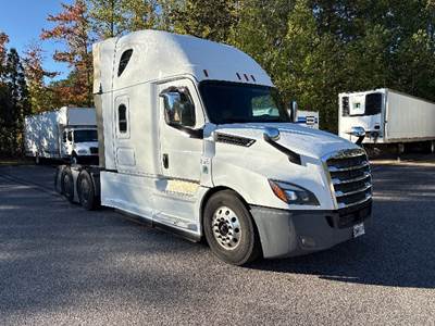 Freightliner Cascadia 126 Sleeper Semi Truck - 72" Integral Sleeper, 475HP, 12 Speed Automatic