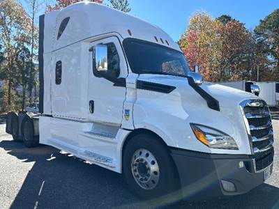 Freightliner Cascadia 126 Sleeper Semi Truck - 72" Integral Sleeper, 475HP, 12 Speed Automatic