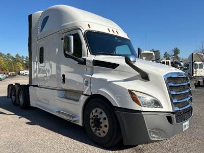 Freightliner Cascadia 126 Sleeper Semi Truck - 72" Integral Sleeper, 475HP, 12 Speed Automatic