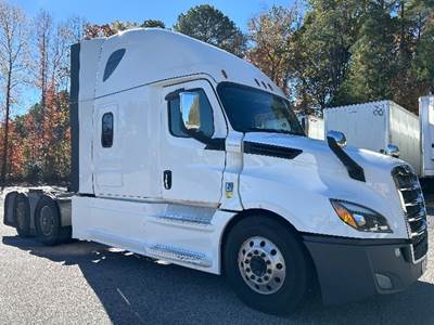 Freightliner Cascadia 126 Sleeper Semi Truck - 72" Integral Sleeper, 475HP, 12 Speed Automatic