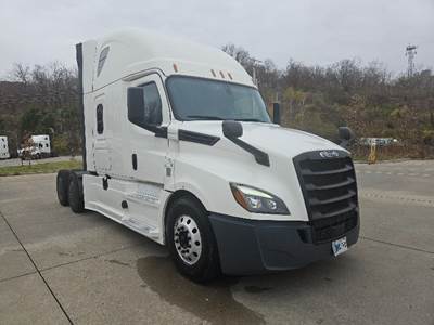 Freightliner Cascadia 126 Sleeper Semi Truck - 72" Integral Sleeper, 455HP, 12 Speed Automatic