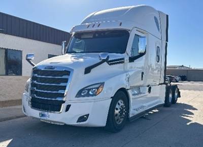 Freightliner Cascadia 126 Sleeper Semi Truck - 72" Integral Sleeper, 475HP, 12 Speed Automatic