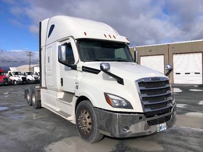 Freightliner Cascadia 126 Sleeper Semi Truck - 60" Integral Sleeper, 560HP, 13 Speed Manual