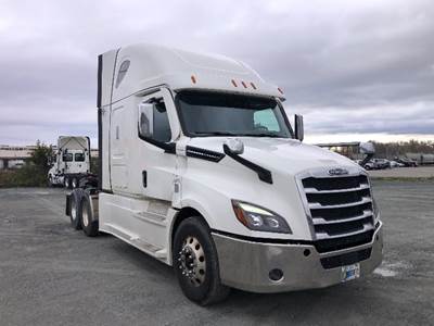 Freightliner Cascadia 126 Sleeper Semi Truck - 60" Integral Sleeper, 560HP, 13 Speed Manual