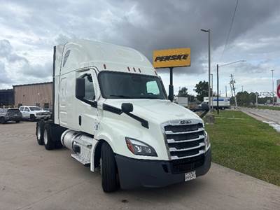 Freightliner Cascadia 126 Sleeper Semi Truck - 72" Integral Sleeper, 455HP, 12 Speed Automatic