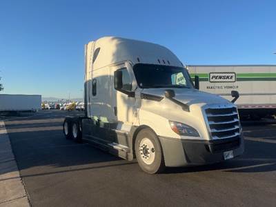 Freightliner Cascadia 126 Sleeper Semi Truck - 72" Integral Sleeper, 455HP, 12 Speed Automatic