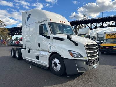 Freightliner Cascadia 126 Sleeper Semi Truck - 72" Integral Sleeper, 455HP, 12 Speed Automatic