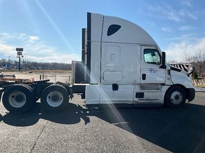 Freightliner Cascadia 126 Sleeper Semi Truck - 72" Integral Sleeper, 455HP, 12 Speed Automatic