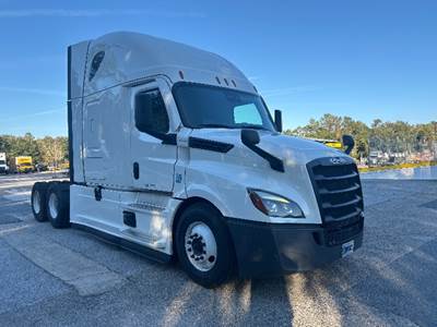 Freightliner T12664ST Sleeper Semi Truck - 72" Integral Sleeper, 455HP, 12 Speed Automatic