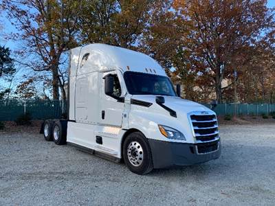 Freightliner Cascadia 126 Sleeper Semi Truck - 72" Integral Sleeper, 400HP, 12 Speed Automatic