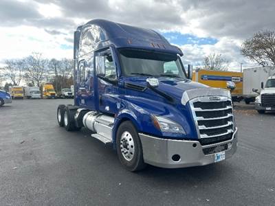 Freightliner Cascadia 126 Sleeper Semi Truck - 72" Integral Sleeper, 475HP, 12 Speed Automatic