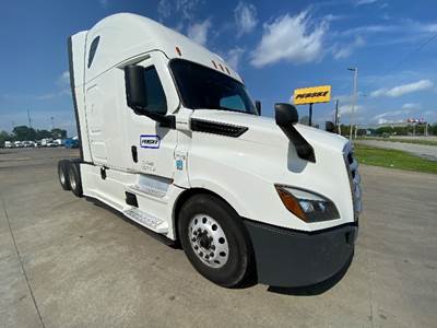 Freightliner Cascadia 126 Sleeper Semi Truck - 72" Integral Sleeper, 455HP, 12 Speed Automatic