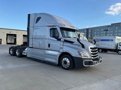Freightliner Cascadia 126 Sleeper Semi Truck - 72" Integral Sleeper, Cummins 500HP, 13 Speed Automatic