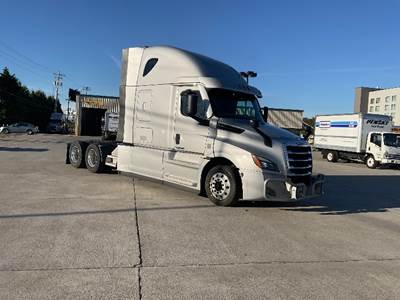 Freightliner Cascadia 126 Sleeper Semi Truck - 72" Integral Sleeper, Cummins 500HP, 13 Speed Automatic