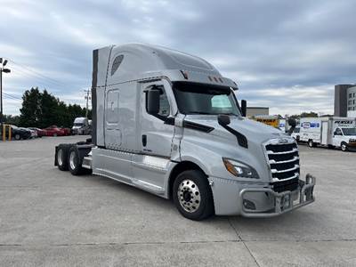 Freightliner Cascadia 126 Sleeper Semi Truck - 72" Integral Sleeper, Cummins 500HP, 13 Speed Automatic