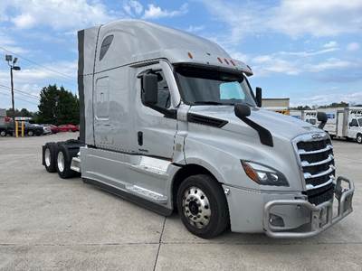 Freightliner Cascadia 126 Sleeper Semi Truck - 72" Integral Sleeper, Cummins 500HP, 13 Speed Automatic
