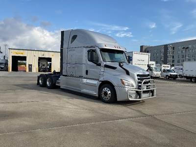 Freightliner Cascadia 126 Sleeper Semi Truck - 72" Integral Sleeper, Cummins 500HP, 13 Speed Automatic