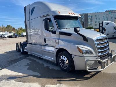 Freightliner Cascadia 126 Sleeper Semi Truck - 72" Integral Sleeper, Cummins 500HP, 13 Speed Automatic