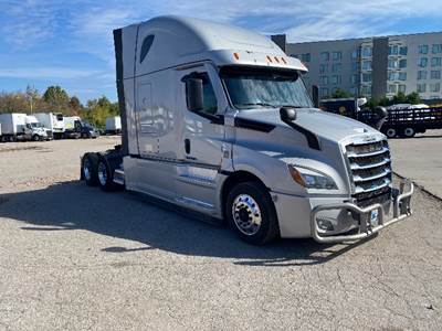 Freightliner Cascadia 126 Sleeper Semi Truck - 72" Integral Sleeper, Cummins 500HP, 13 Speed Automatic