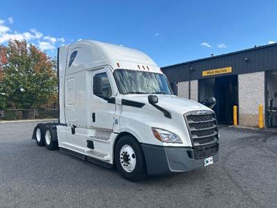 Freightliner Cascadia 126 Sleeper Semi Truck - 72" Integral Sleeper, 455HP, 12 Speed Automatic
