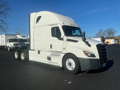 Freightliner Cascadia 126 Sleeper Semi Truck - 72" Integral Sleeper, 455HP, 12 Speed Automatic