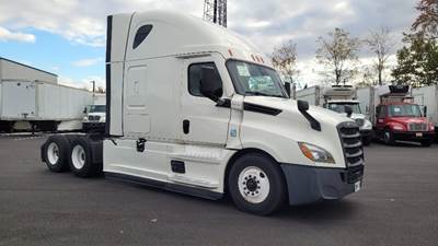 Freightliner Cascadia 126 Sleeper Semi Truck - 72" Integral Sleeper, 455HP, 12 Speed Automatic